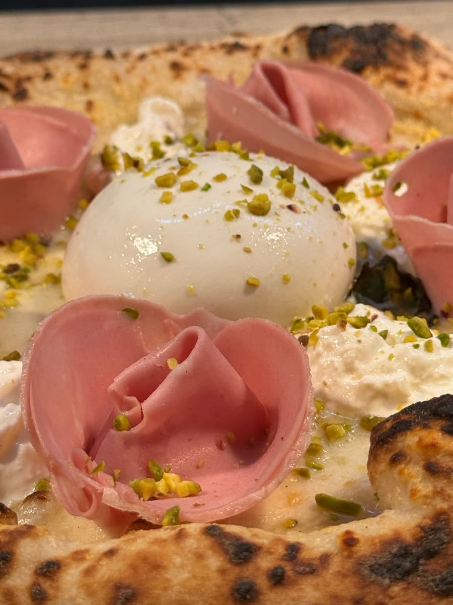 Pizza Brontina con pistacchio di Bronte